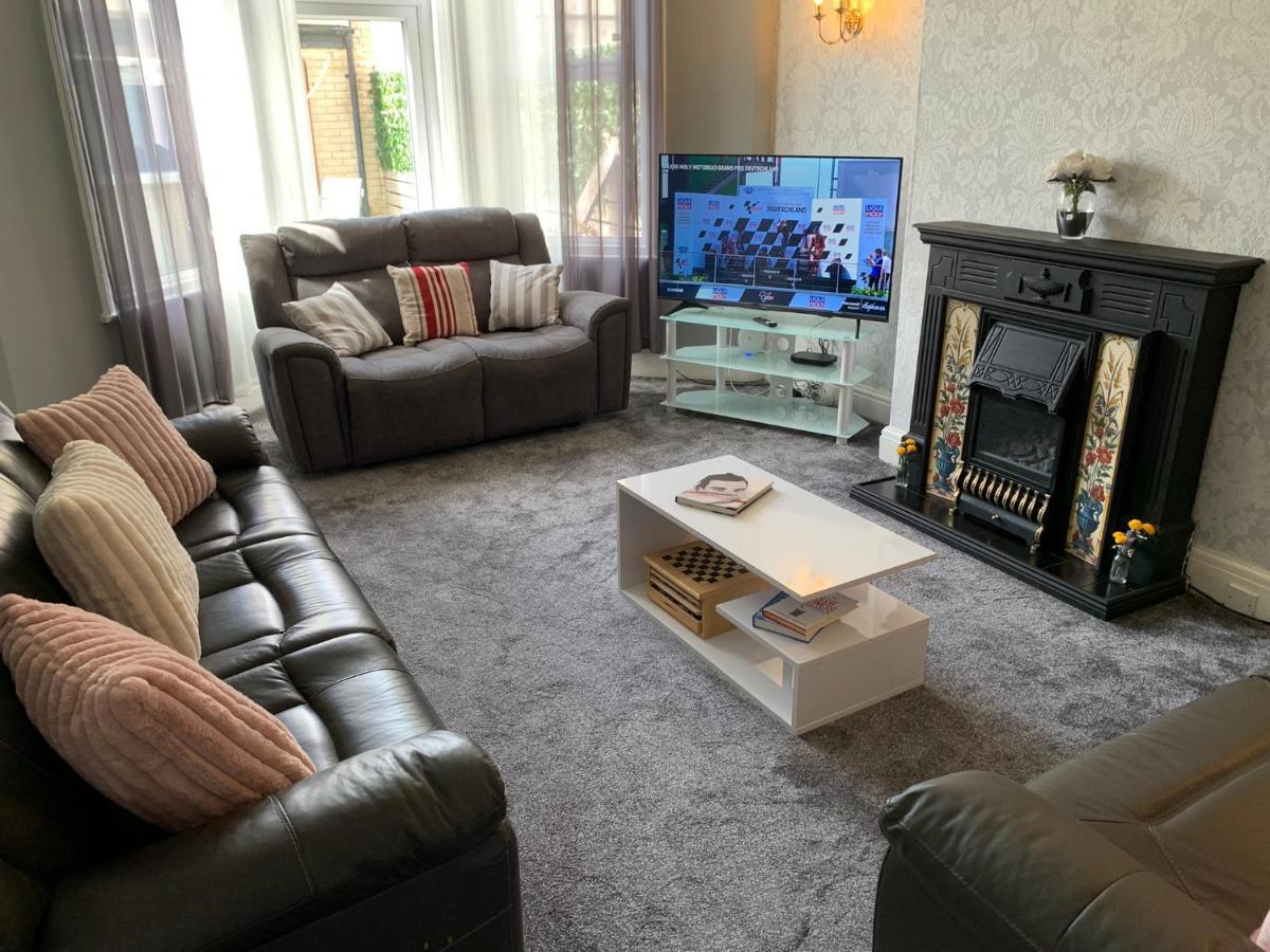 Heather Glen. Six Bedroom Home Near The Sea. Blackpool Exterior foto
